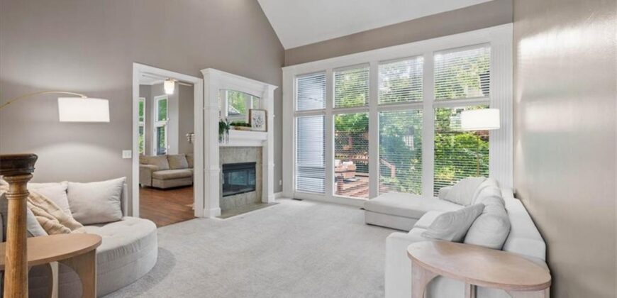5812 NW Hickory Place, Parkville, MO 64152