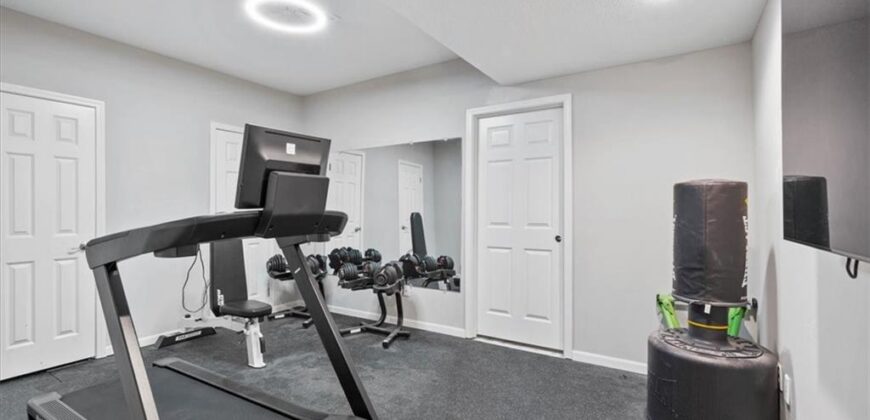 5812 NW Hickory Place, Parkville, MO 64152