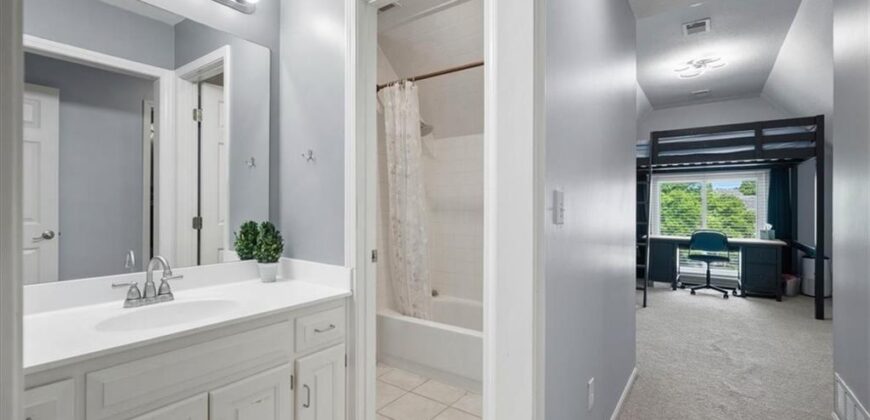 5812 NW Hickory Place, Parkville, MO 64152