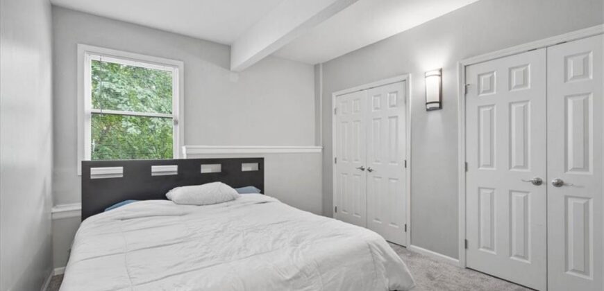 5812 NW Hickory Place, Parkville, MO 64152