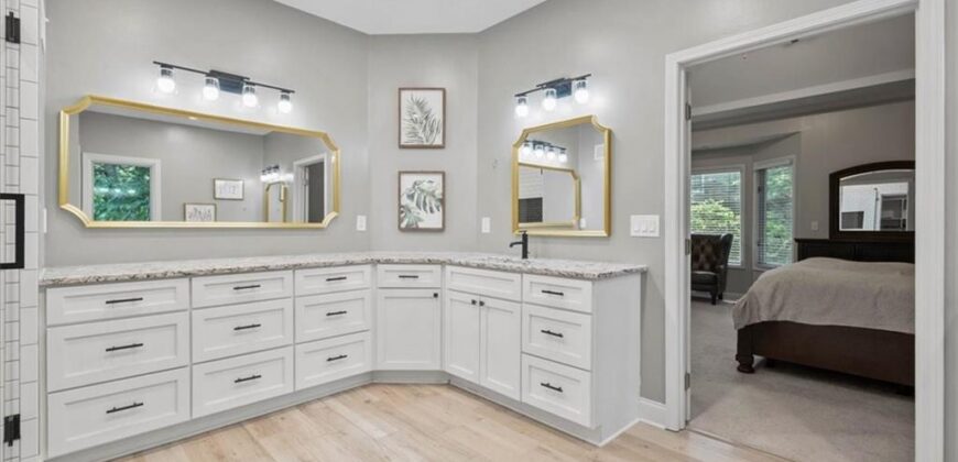 5812 NW Hickory Place, Parkville, MO 64152