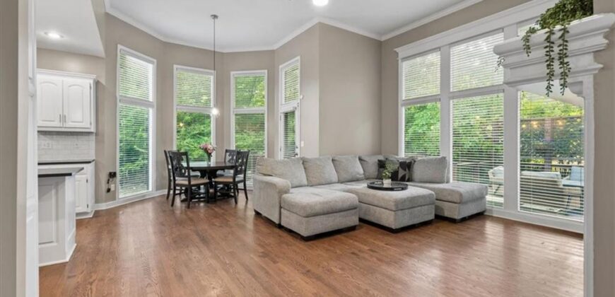 5812 NW Hickory Place, Parkville, MO 64152