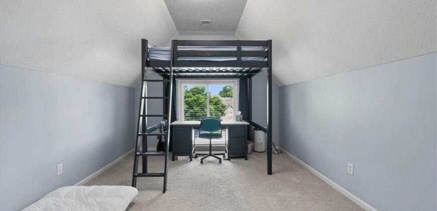 5812 NW Hickory Place, Parkville, MO 64152