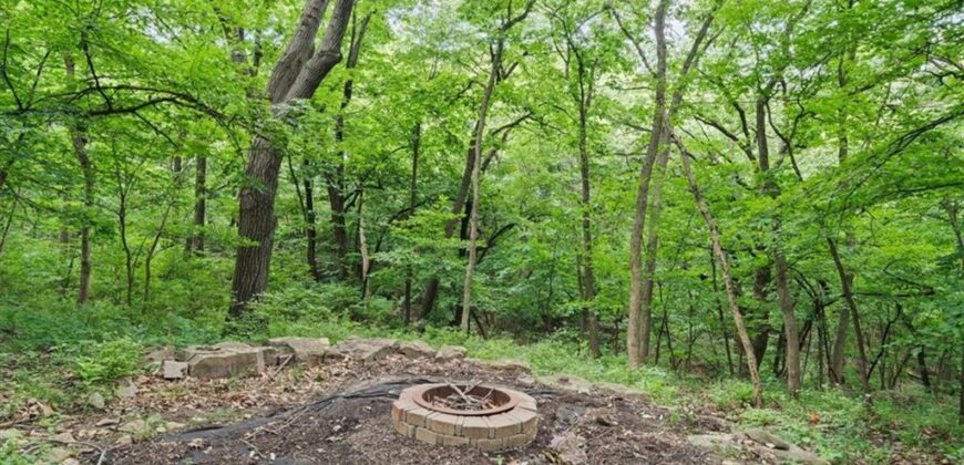 5812 NW Hickory Place, Parkville, MO 64152