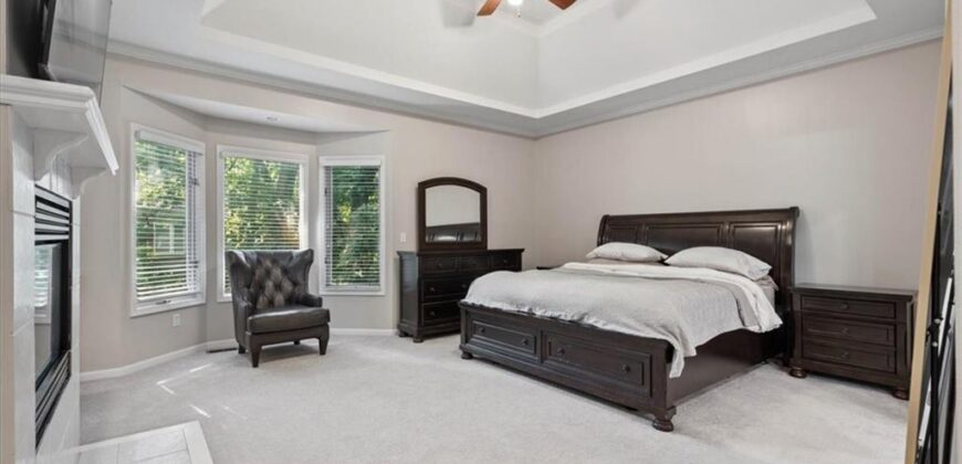 5812 NW Hickory Place, Parkville, MO 64152