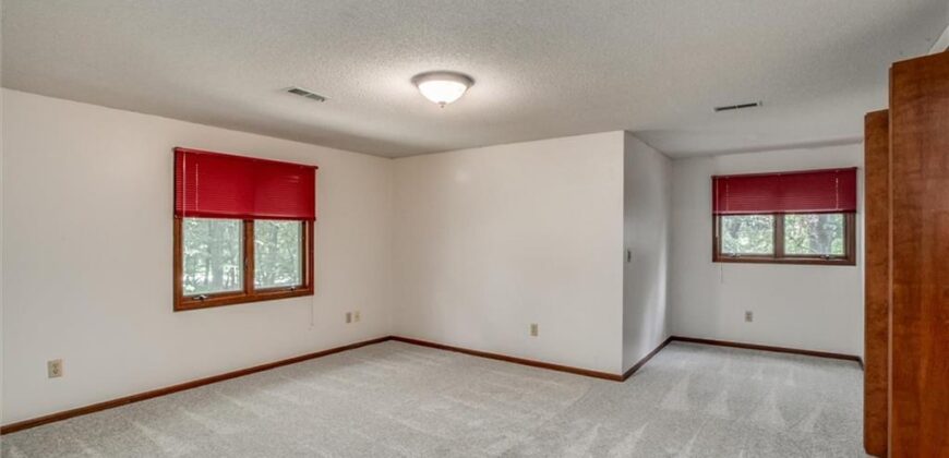 17601 River Drive, Kearney, MO 64060