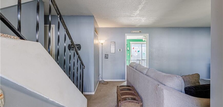 8033 N Harrison Lane, Kansas City, MO 64118