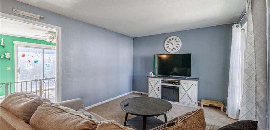 8033 N Harrison Lane, Kansas City, MO 64118