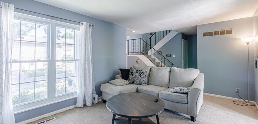 8033 N Harrison Lane, Kansas City, MO 64118