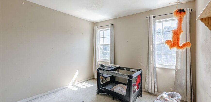 8033 N Harrison Lane, Kansas City, MO 64118