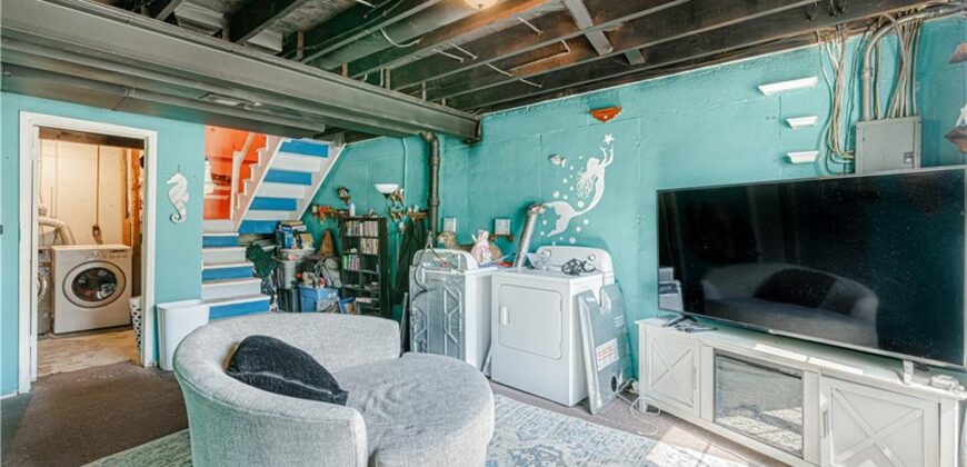 8033 N Harrison Lane, Kansas City, MO 64118