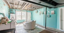 8033 N Harrison Lane, Kansas City, MO 64118