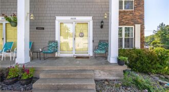 8033 N Harrison Lane, Kansas City, MO 64118