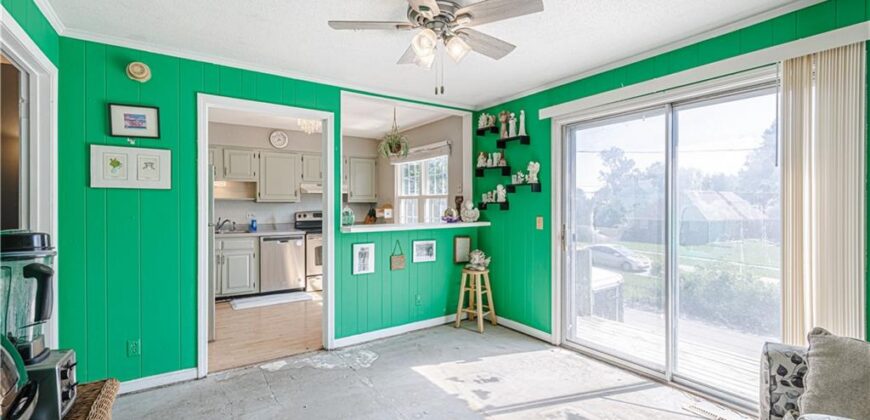 8033 N Harrison Lane, Kansas City, MO 64118