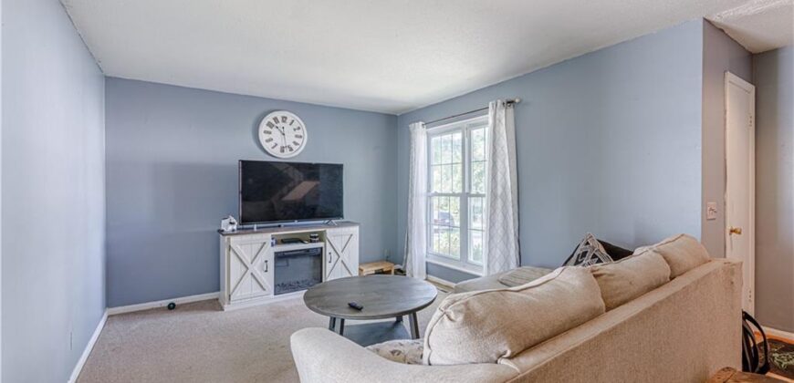 8033 N Harrison Lane, Kansas City, MO 64118