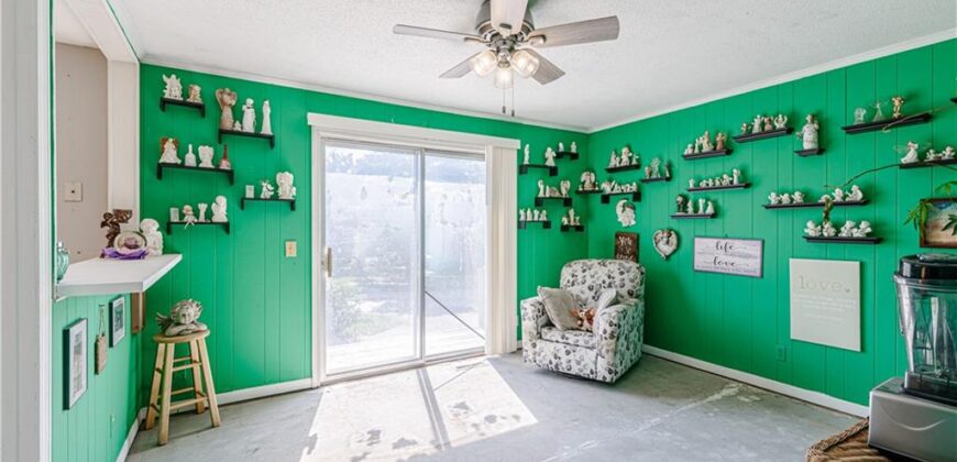 8033 N Harrison Lane, Kansas City, MO 64118