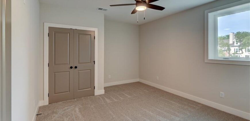 6400 NW 98th Street, Kansas City, MO 64153