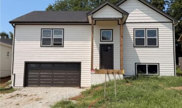 2030 W Springs Way, Excelsior Springs, MO 64024