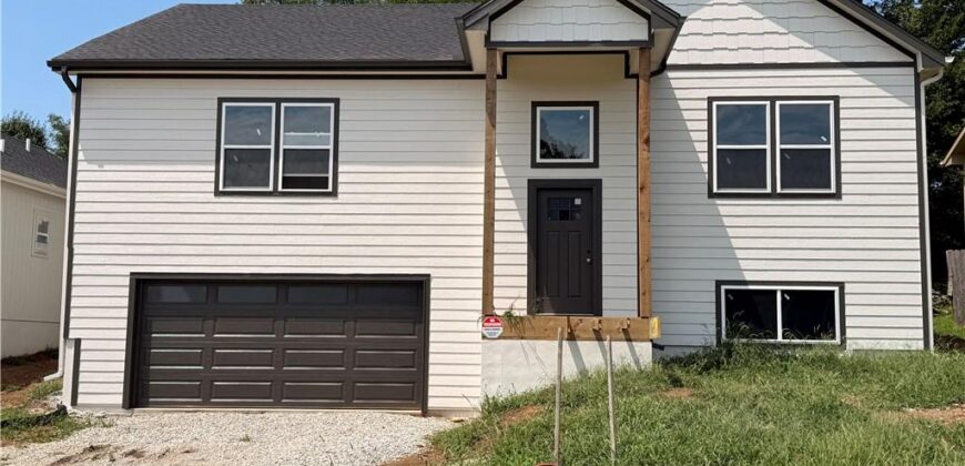 2030 W Springs Way, Excelsior Springs, MO 64024