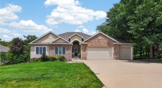 10402 NW River Hills Drive, Parkville, MO 64152
