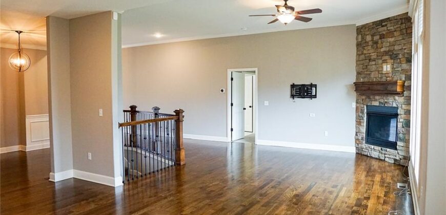 9000 N Seymour Avenue, Kansas City, MO 64153