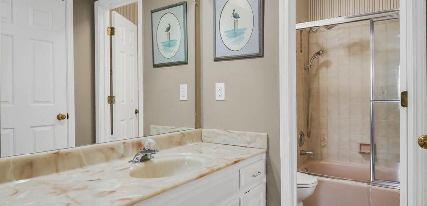 6300 NW 82nd Court, Kansas City, MO 64151