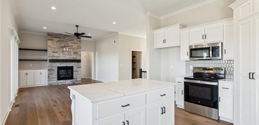 9810 N Laurel Avenue, Kansas City, MO 64157