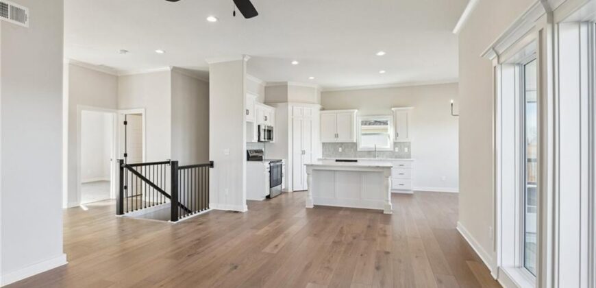 9810 N Laurel Avenue, Kansas City, MO 64157