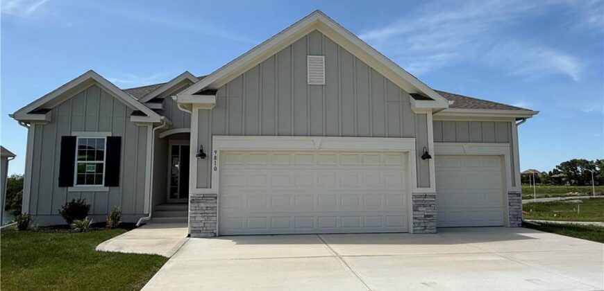 9810 N Laurel Avenue, Kansas City, MO 64157