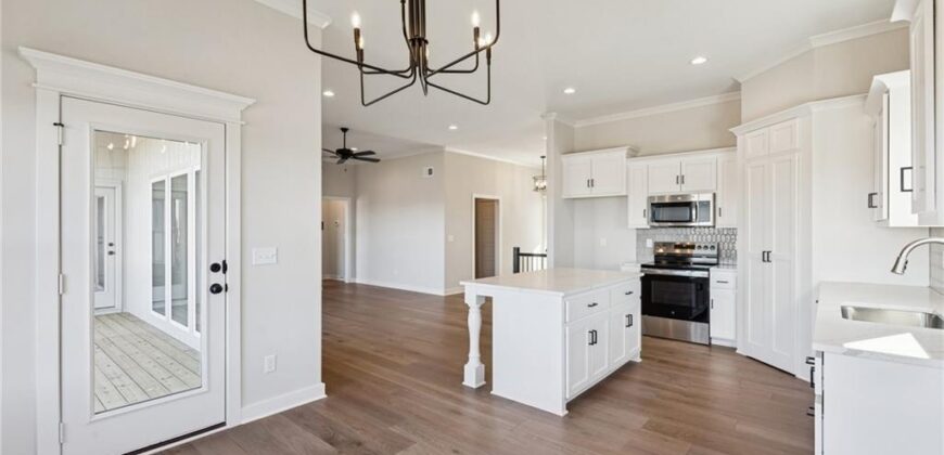 9810 N Laurel Avenue, Kansas City, MO 64157