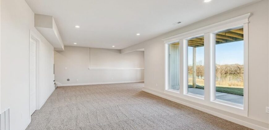 9810 N Laurel Avenue, Kansas City, MO 64157