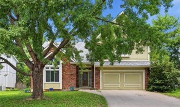 8260 N Woodland Avenue, Kansas City, MO 64118