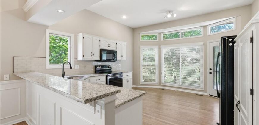 8260 N Woodland Avenue, Kansas City, MO 64118