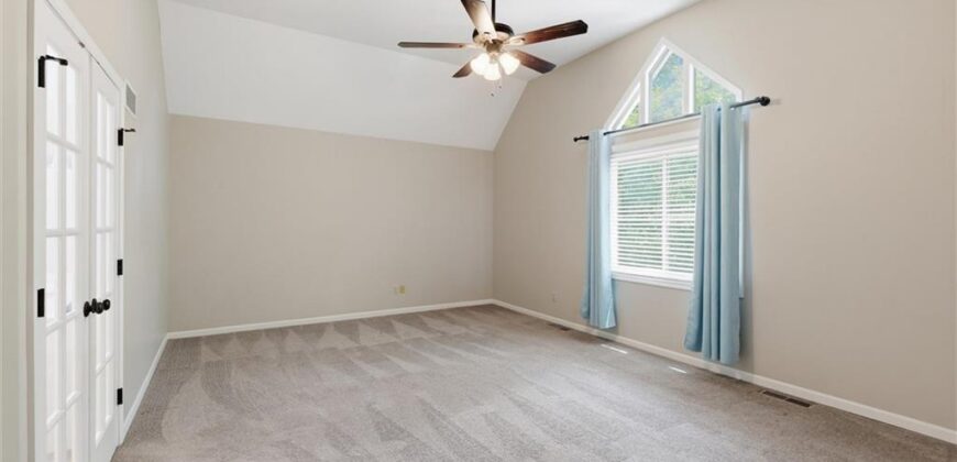 8260 N Woodland Avenue, Kansas City, MO 64118