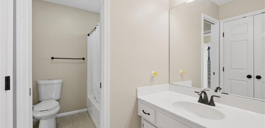 8260 N Woodland Avenue, Kansas City, MO 64118