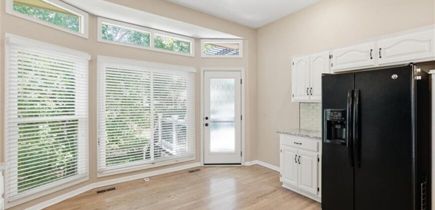 8260 N Woodland Avenue, Kansas City, MO 64118