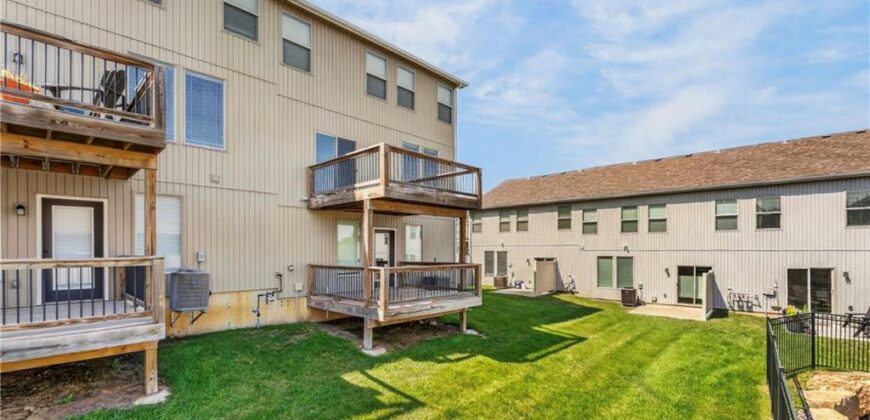 7401 Aaron Street, Parkville, MO 64152