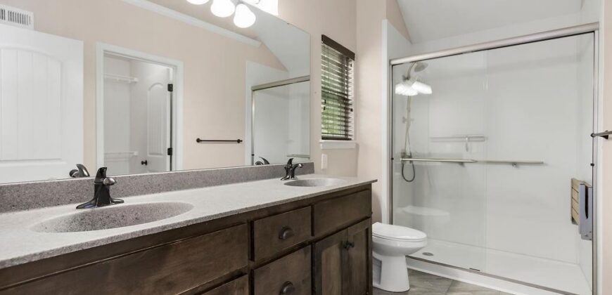 11816 N Belmont Avenue, Kansas City, MO 64156