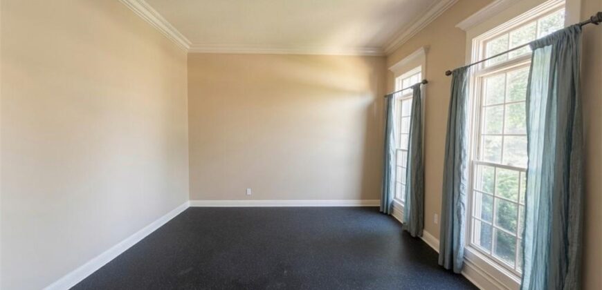 10319 N Saline Avenue, Kansas City, MO 64154