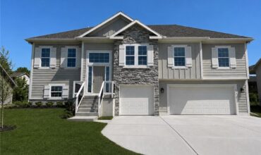 610 E 11th Street, Kearney, MO 64060