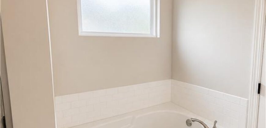 610 E 11th Street, Kearney, MO 64060