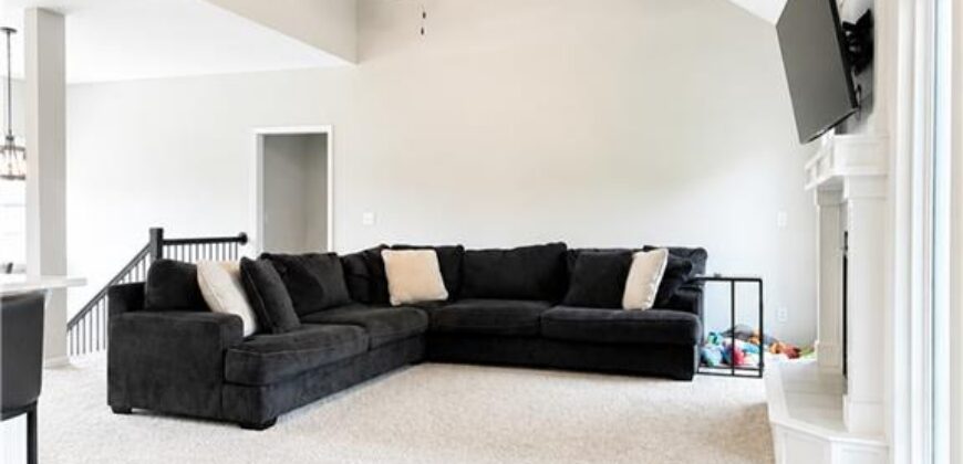 610 E 11th Street, Kearney, MO 64060