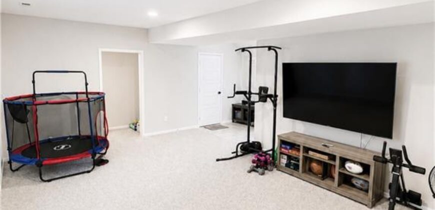610 E 11th Street, Kearney, MO 64060