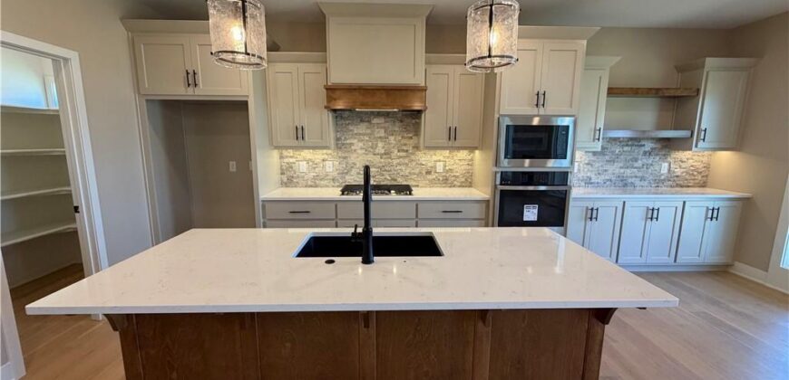 524 Skyview Lane, Liberty, MO 64068