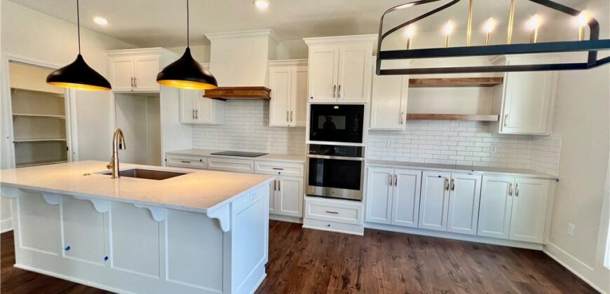 2144 Deerfield Terrace, Liberty, MO 64068