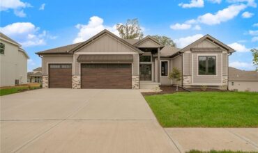 5794 NW Black Oak Court, Parkville, MO 64152
