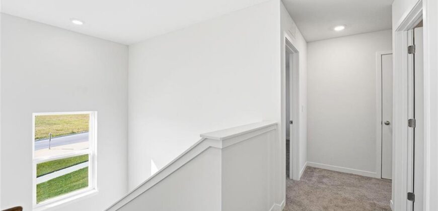 306 Lake Meadows Drive, Smithville, MO 64089