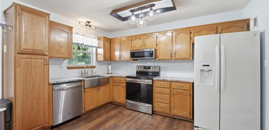 403 Woodland Avenue, Smithville, MO 64089