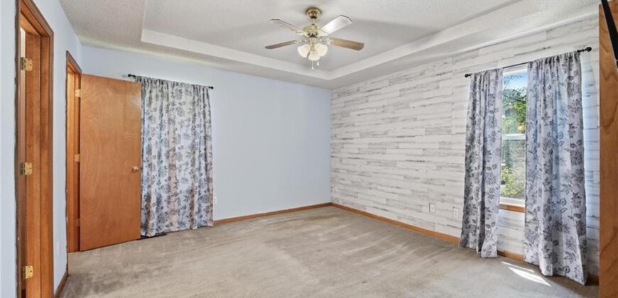 403 Woodland Avenue, Smithville, MO 64089