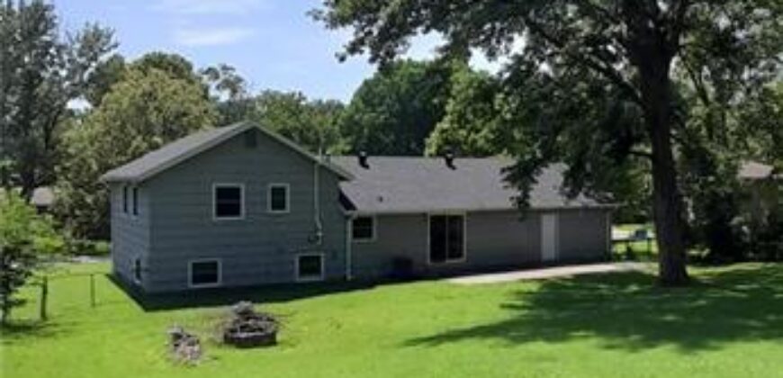 1604 NE 60th Terrace, Gladstone, MO 64118